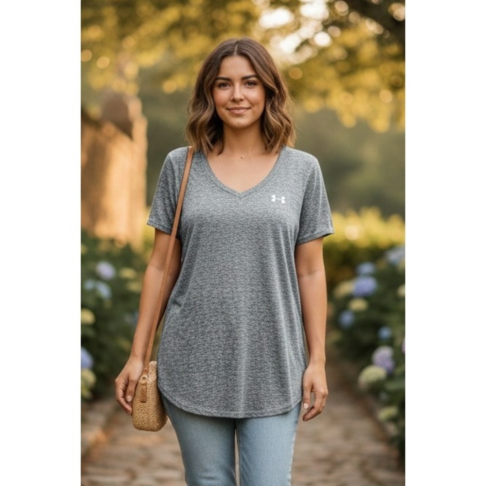 Under Armour HeatGear Loose Fit Athletic Shirt Womens Large Gray V-Neck Pullover